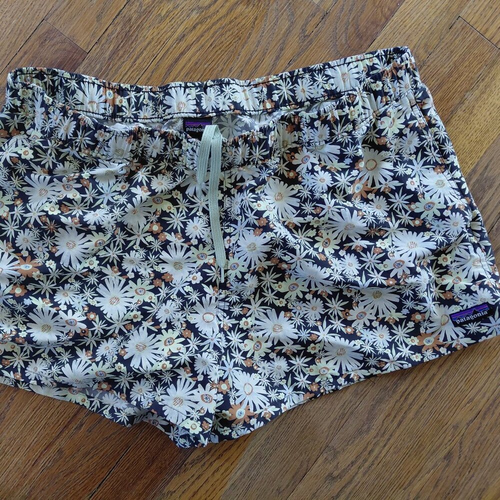 Patagonia 2.5” Barely Baggies Shorts Floral Ink Primavera Black Size XL
